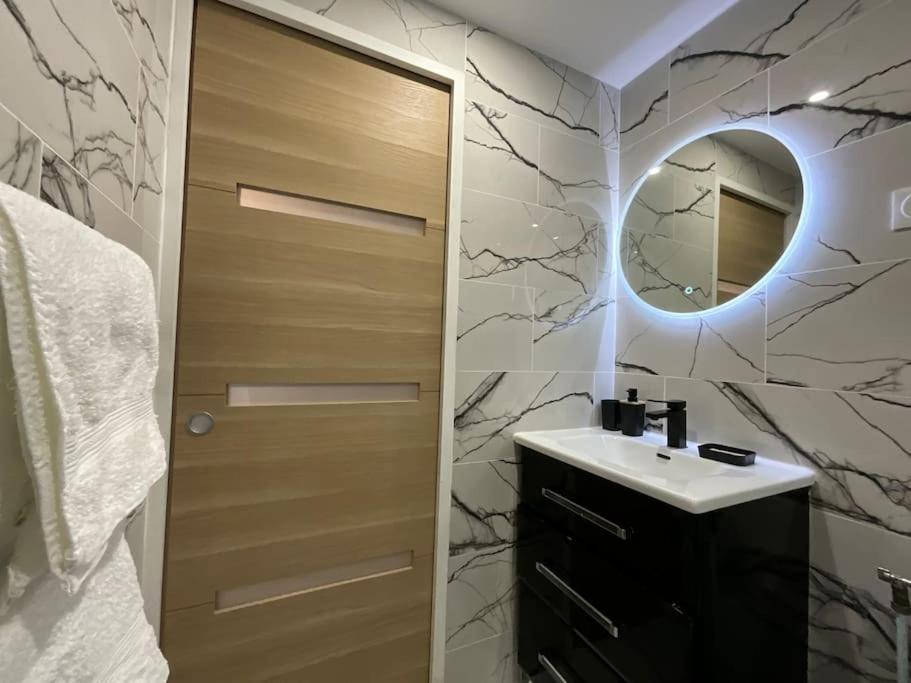 Ks Paris Studio Appart Near Station Gare Du Nord And Gare De L Est Exterior foto